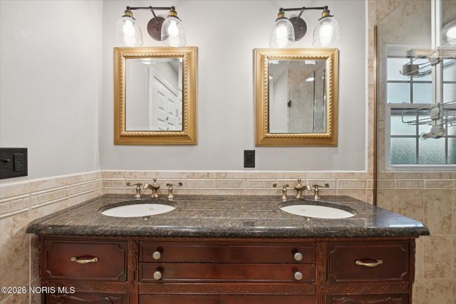 3544 Edgevale Road, Ottawa Hills, OH 43606