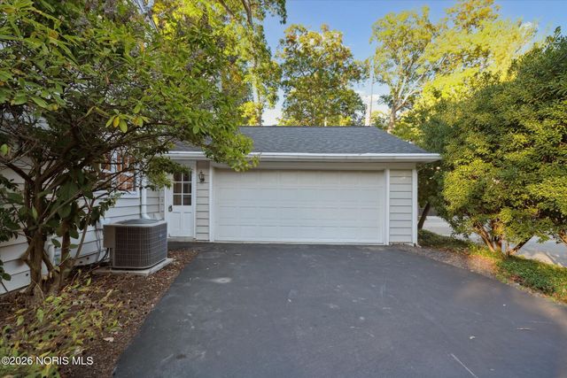 3544 Edgevale Road, Ottawa Hills, OH 43606