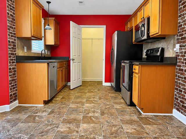 2211 Puffin Place, Fayetteville, NC 28306