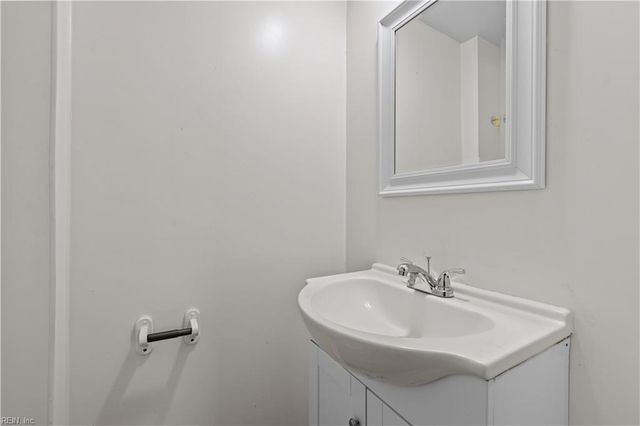 2600 W Weaver RD, Hampton, VA 23666