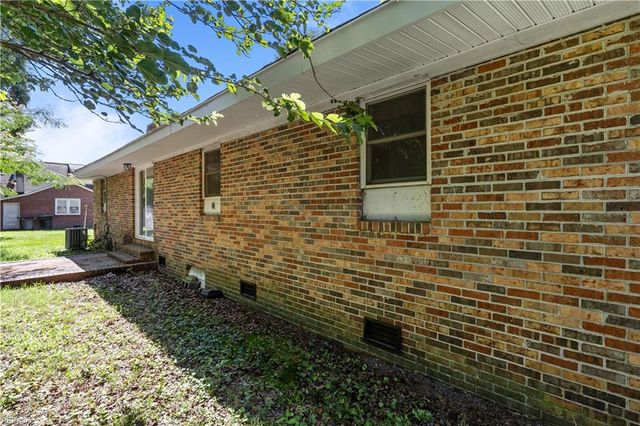 2600 W Weaver RD, Hampton, VA 23666