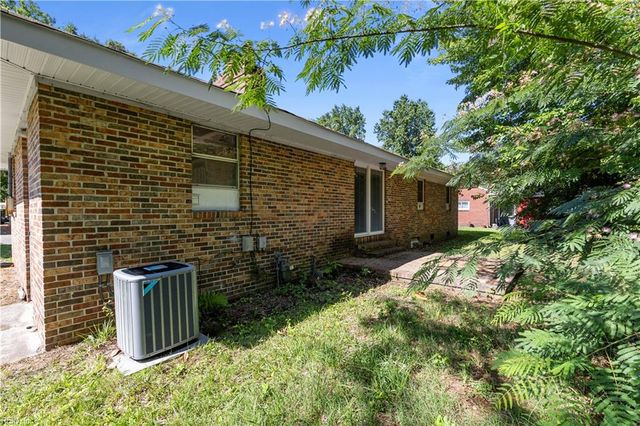 2600 W Weaver RD, Hampton, VA 23666