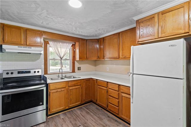 2600 W Weaver RD, Hampton, VA 23666