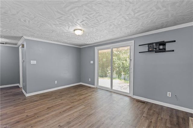 2600 W Weaver RD, Hampton, VA 23666