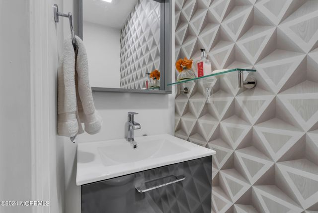 2 Youmans Avenue, Eatontown, NJ 07724