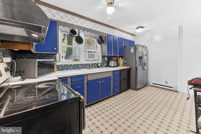 412 N AMBLER ST, Quakertown, PA 18951
