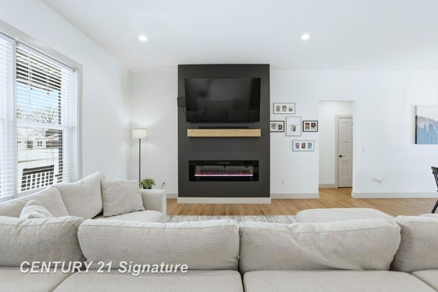 8442 Oakhill Drive, Tittabawassee Twp, MI 48623