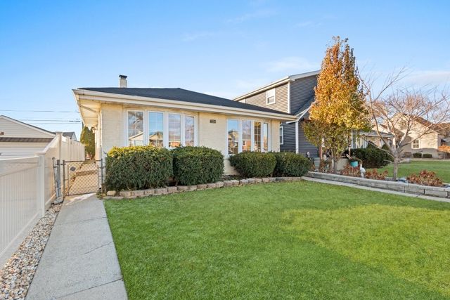 7754 S Mcvicker Avenue, Burbank, IL 60459