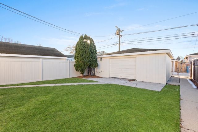 7754 S Mcvicker Avenue, Burbank, IL 60459