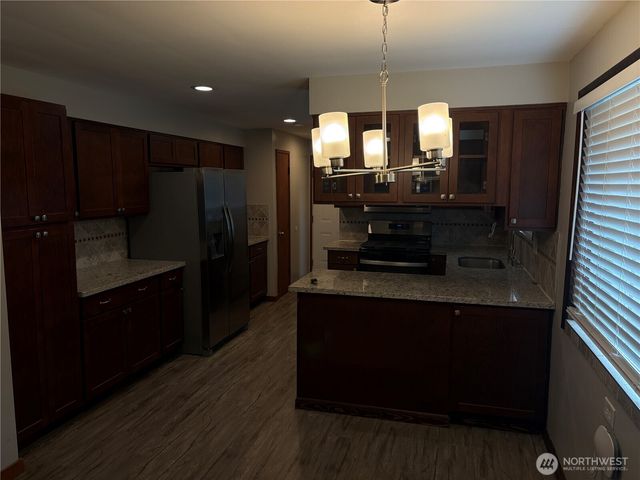 1828 Gossard Street, Enumclaw, WA 98022