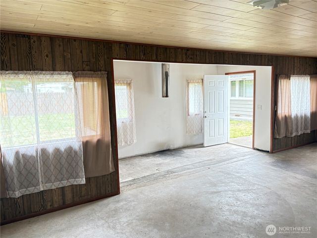 1828 Gossard Street, Enumclaw, WA 98022