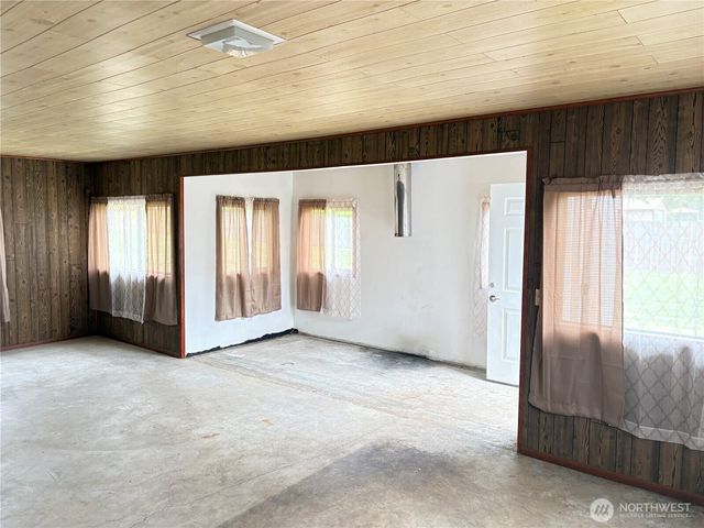 1828 Gossard Street, Enumclaw, WA 98022