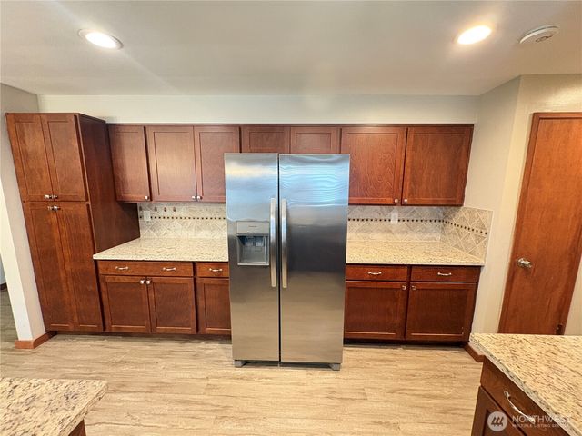 1828 Gossard Street, Enumclaw, WA 98022