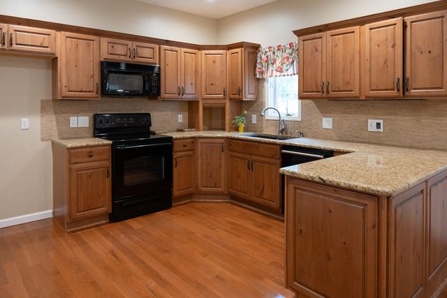 211 N Marie Street, Nixa, MO 65714