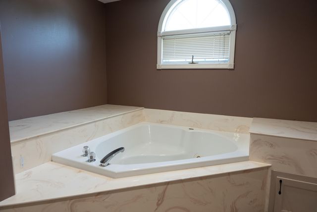 211 N Marie Street, Nixa, MO 65714