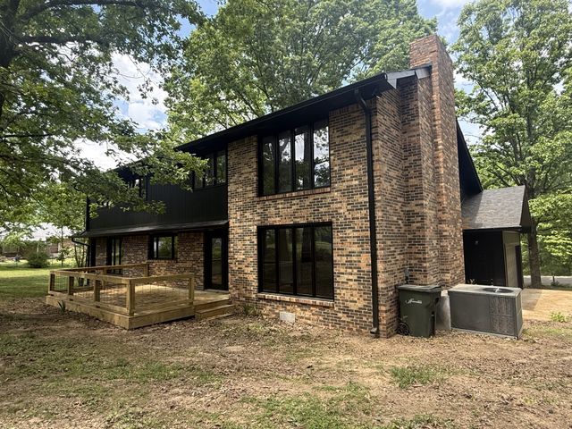 102 Parkwood Ln, Hohenwald, TN 38462