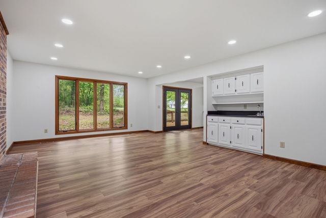 102 Parkwood Ln, Hohenwald, TN 38462