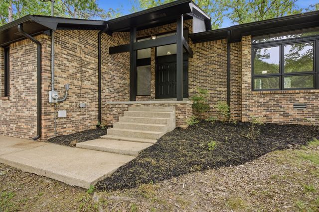102 Parkwood Ln, Hohenwald, TN 38462