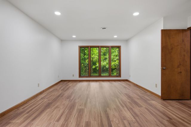 102 Parkwood Ln, Hohenwald, TN 38462