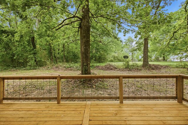 102 Parkwood Ln, Hohenwald, TN 38462
