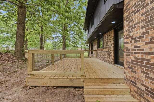 102 Parkwood Ln, Hohenwald, TN 38462