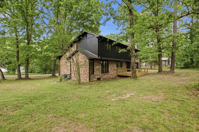 102 Parkwood Ln, Hohenwald, TN 38462