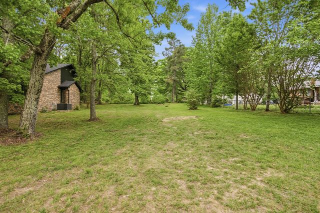 102 Parkwood Ln, Hohenwald, TN 38462