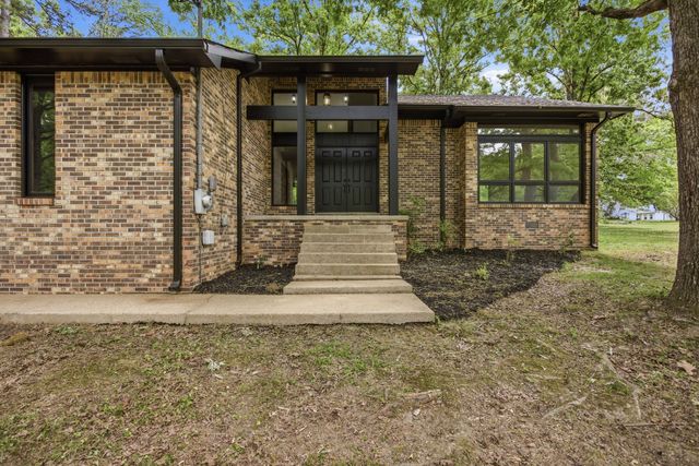 102 Parkwood Ln, Hohenwald, TN 38462