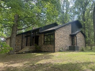 102 Parkwood Ln, Hohenwald, TN 38462