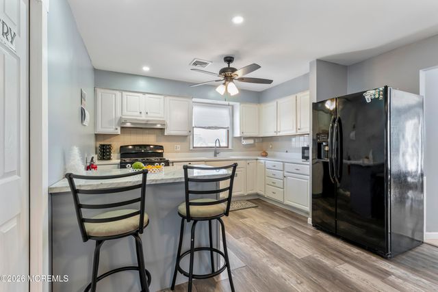 8 Tanglewood Drive, Barnegat, NJ 08005
