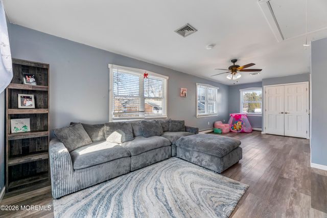 8 Tanglewood Drive, Barnegat, NJ 08005