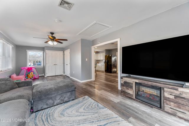 8 Tanglewood Drive, Barnegat, NJ 08005