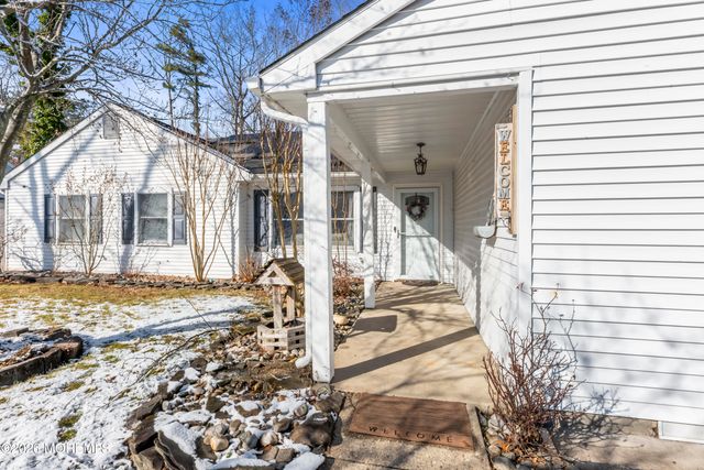 8 Tanglewood Drive, Barnegat, NJ 08005