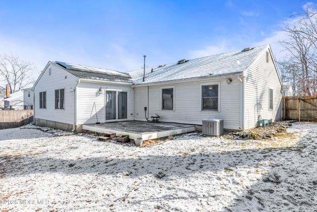8 Tanglewood Drive, Barnegat, NJ 08005
