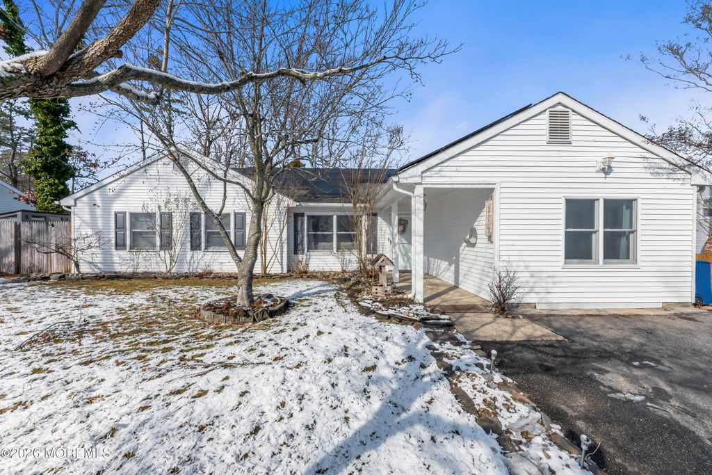 8 Tanglewood Drive, Barnegat, NJ 08005