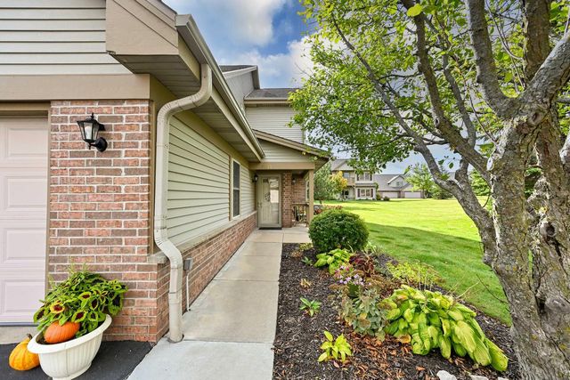 W170N5582 Ridgewood DRIVE, Menomonee Falls, WI 53051