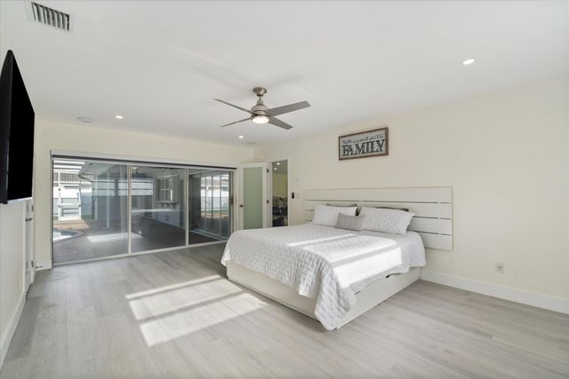 7521 SW 1st Street, Plantation, FL 33317