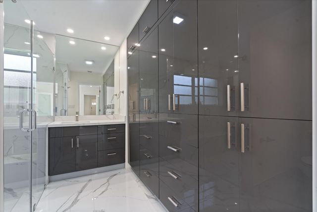 7521 SW 1st Street, Plantation, FL 33317