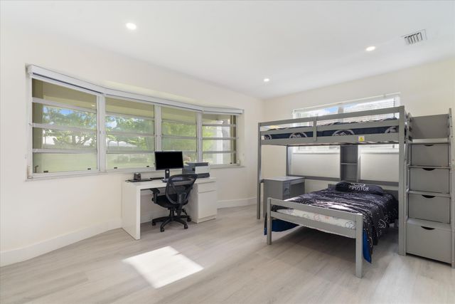 7521 SW 1st Street, Plantation, FL 33317