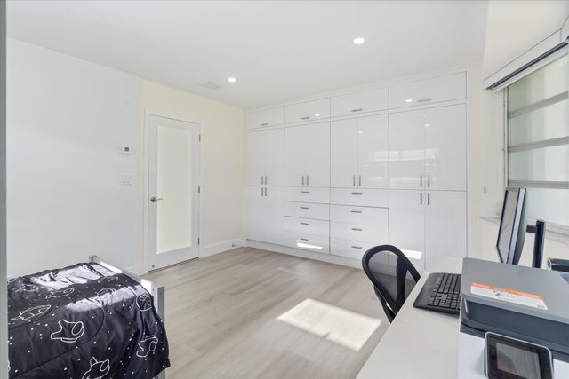 7521 SW 1st Street, Plantation, FL 33317