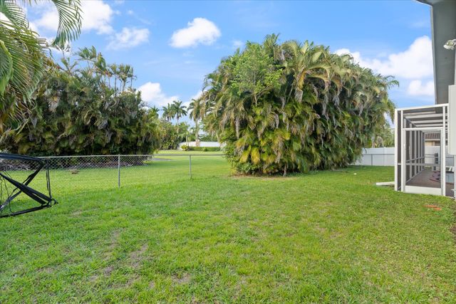 7521 SW 1st Street, Plantation, FL 33317