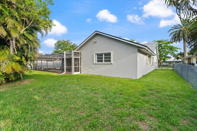 7521 SW 1st Street, Plantation, FL 33317