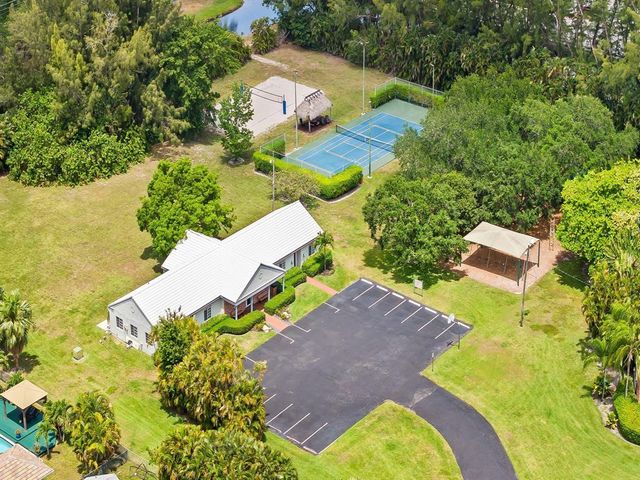 7521 SW 1st Street, Plantation, FL 33317
