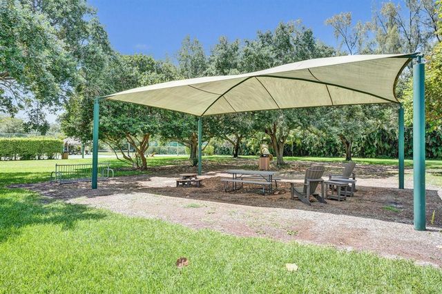 7521 SW 1st Street, Plantation, FL 33317