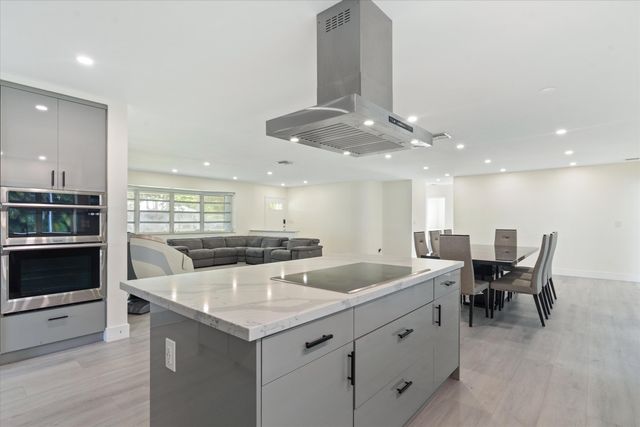 7521 SW 1st Street, Plantation, FL 33317