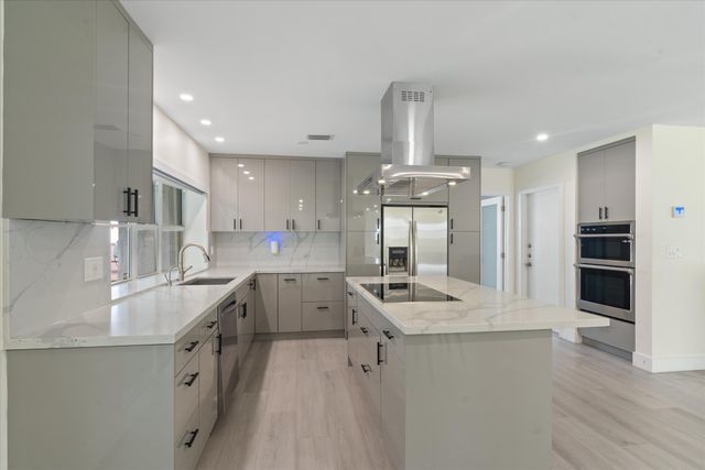 7521 SW 1st Street, Plantation, FL 33317