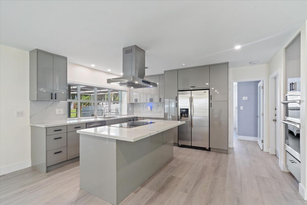 7521 SW 1st Street, Plantation, FL 33317