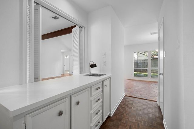 11306 Ella Lee Lane, Houston, TX 77077