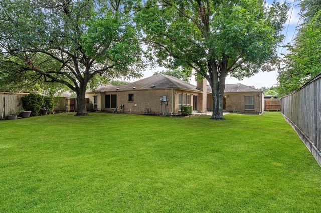 11306 Ella Lee Lane, Houston, TX 77077