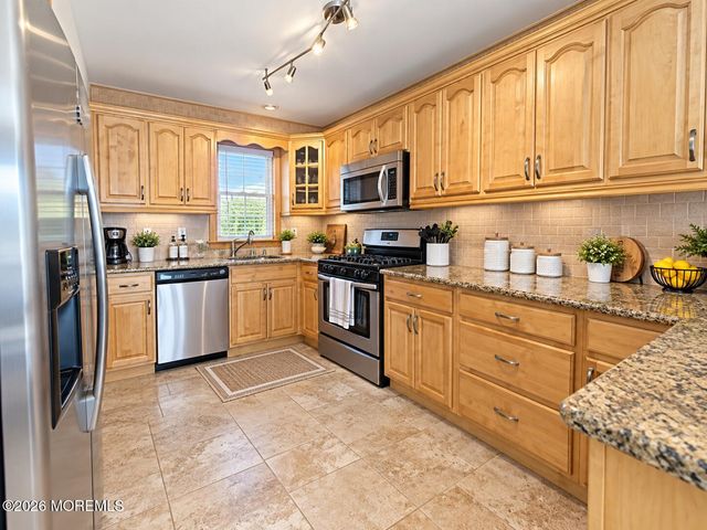 25 Travelers Way, Bayville, NJ 08721